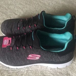 NEVER USED SKECHERS SNEAKERS